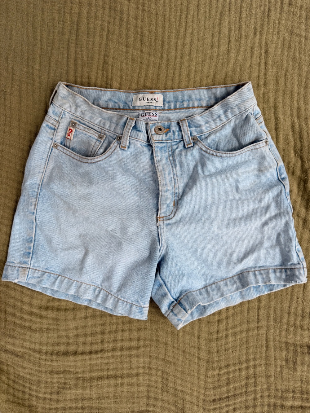 VINTAGE AF Guess Light Wash Denim Shorts with Back Pocket Logo - Picture 2 of 5